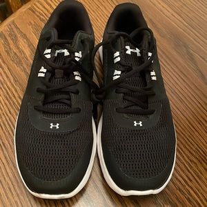 Under armor, black and white shoes great condition